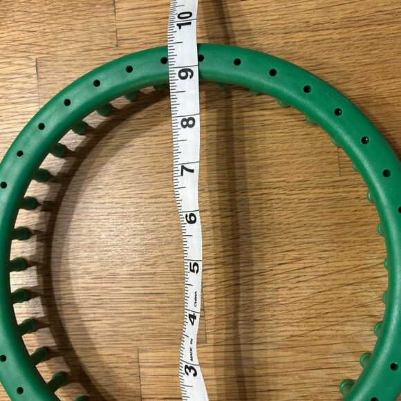 Round Knitting Set of 4 Crafting Looms - Picture 6 of 8